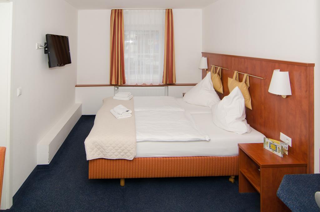 Hotel -Restaurant Taormina Birkenfeld  Екстер'єр фото