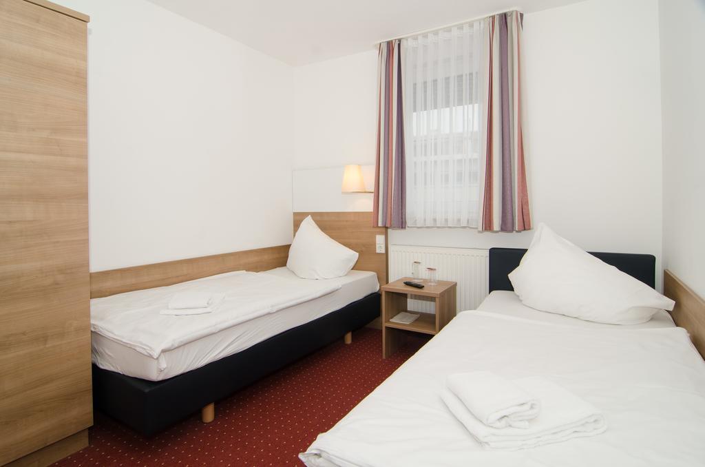 Hotel -Restaurant Taormina Birkenfeld  Екстер'єр фото