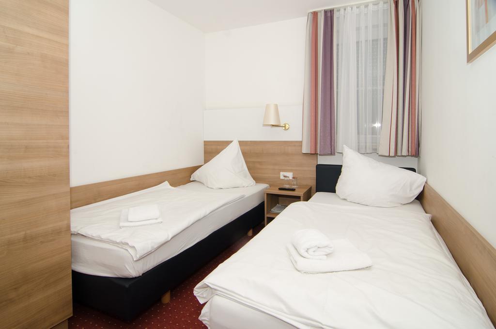Hotel -Restaurant Taormina Birkenfeld  Екстер'єр фото